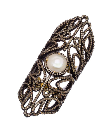 Haridra Pearl Spader Ring